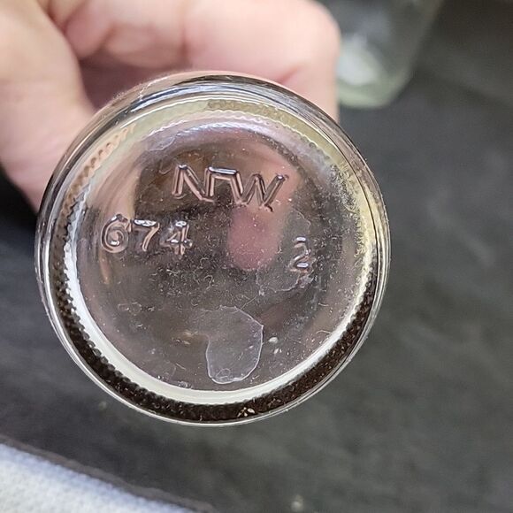 VINTAGE 1961 SMALL 6 OUNCE NORTHWESTERN GLASS CO. GLASS BOTTLE - 5 1/2" 'X 2" - Picture 4 of 10